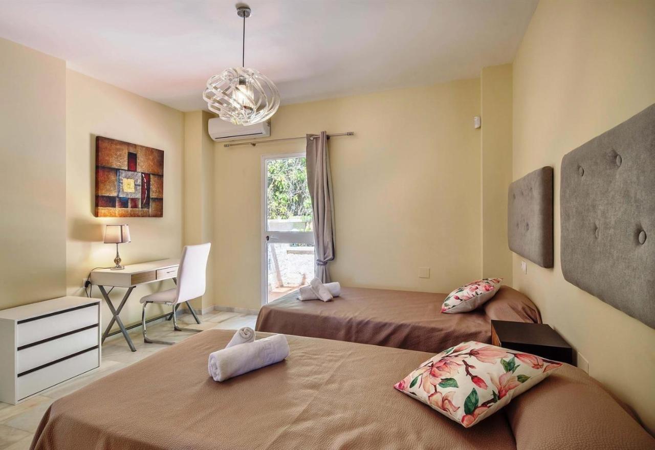Villa Domus Vesta มาร์เบยา ภายนอก รูปภาพ