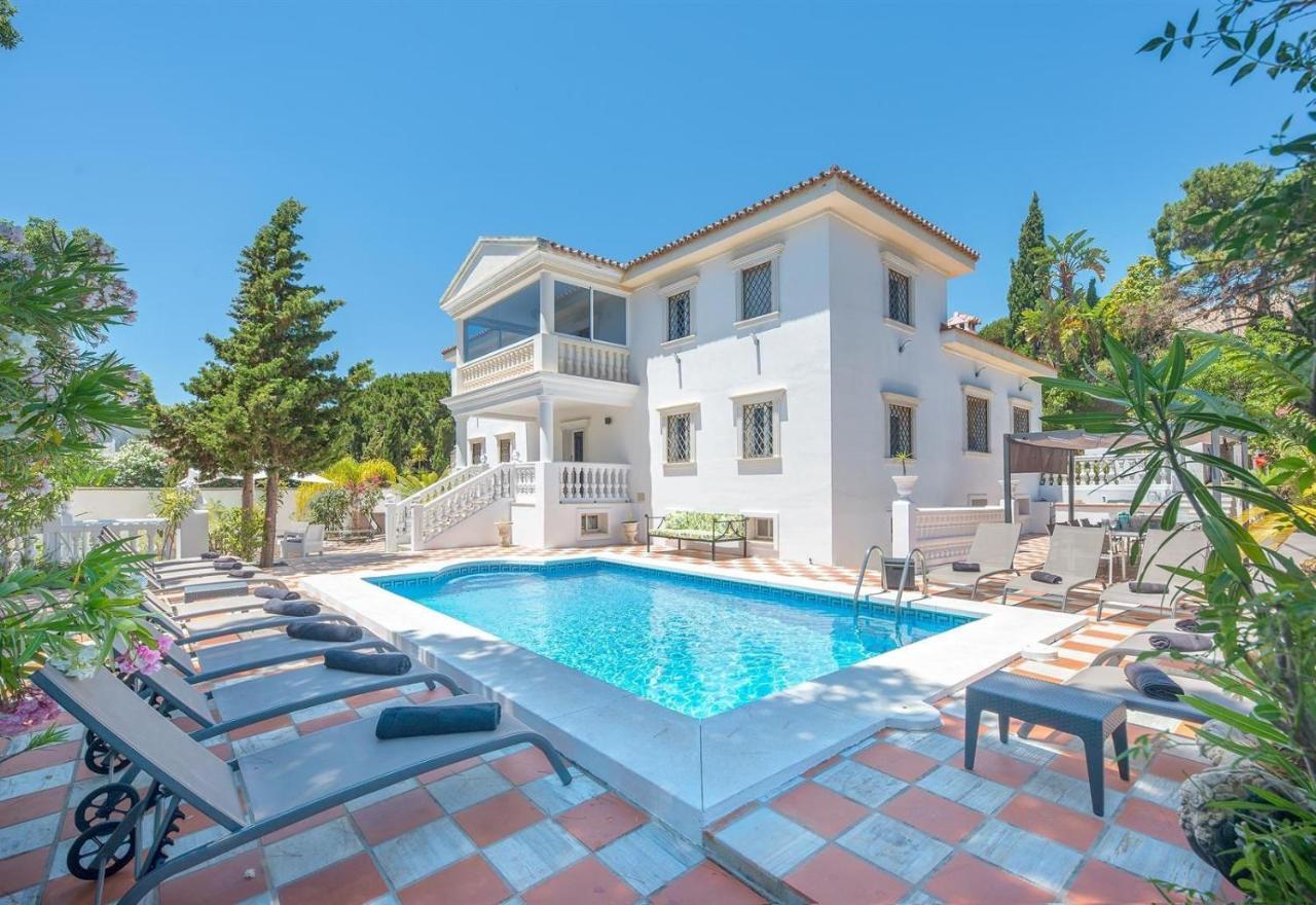 Villa Domus Vesta มาร์เบยา ภายนอก รูปภาพ