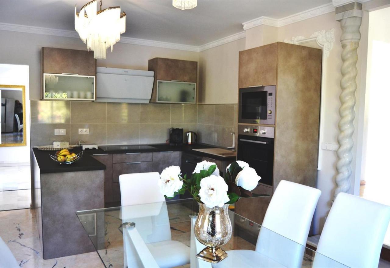 Villa Domus Vesta มาร์เบยา ภายนอก รูปภาพ