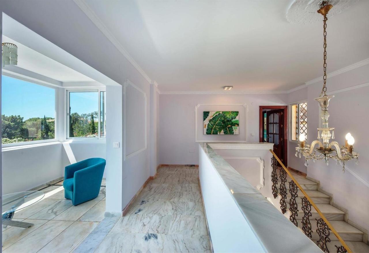 Villa Domus Vesta มาร์เบยา ภายนอก รูปภาพ